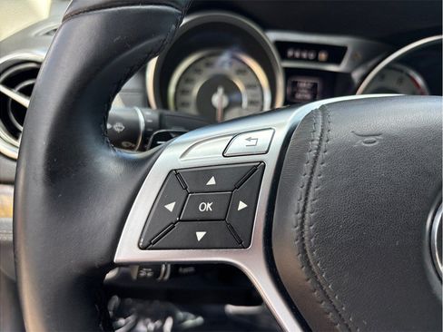 Used 2013 Mercedes-Benz SL 550 image 23