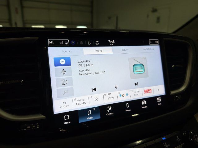 Used 2024 Chrysler Pacifica Touring-L FWD image 24