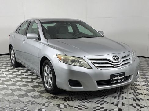 Used 2011 Toyota Camry LE w/ LE Extra-Value Pkg image 3