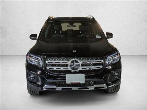Used 2023 Mercedes-Benz GLB 250 4MATIC image 2