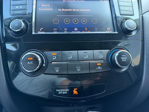 Used 2019 Nissan Rogue Sport S FWD image 11