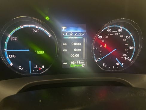 Used 2018 Toyota RAV4 Limited image 2