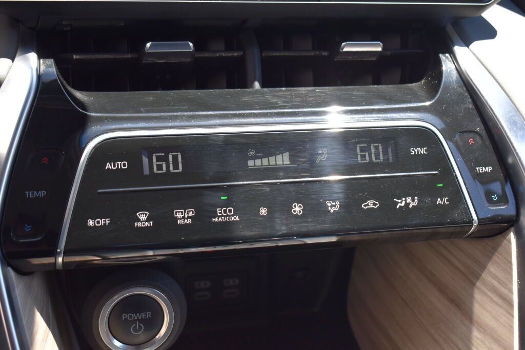 Certified 2024 Toyota Venza XLE AWD/4WD image 12
