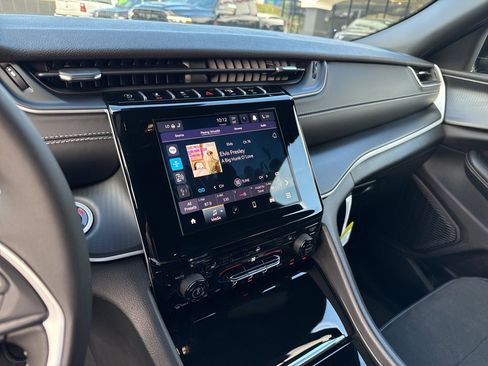 New 2025 Jeep Grand Cherokee Altitude image 26