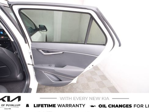 New 2026 Kia Niro EX image 13