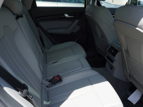 Used 2019 Audi Q5 2.0T Premium Plus w/ Premium Plus Package AWD/4WD image 12