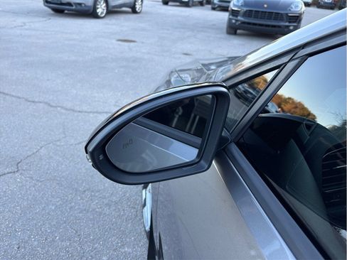 Used 2017 Volkswagen Golf R 4-Door image 20