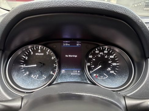 Used 2018 Nissan Rogue S image 4