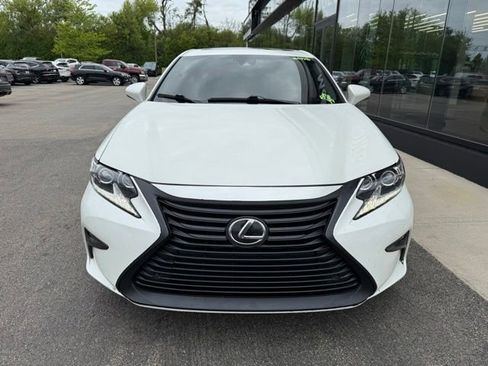 Used 2016 Lexus ES 350 w/ Luxury Package w/Wood Trim FWD image 3