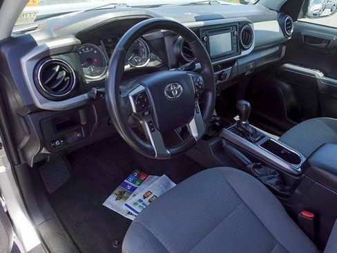Used 2018 Toyota Tacoma SR5 RWD image 10