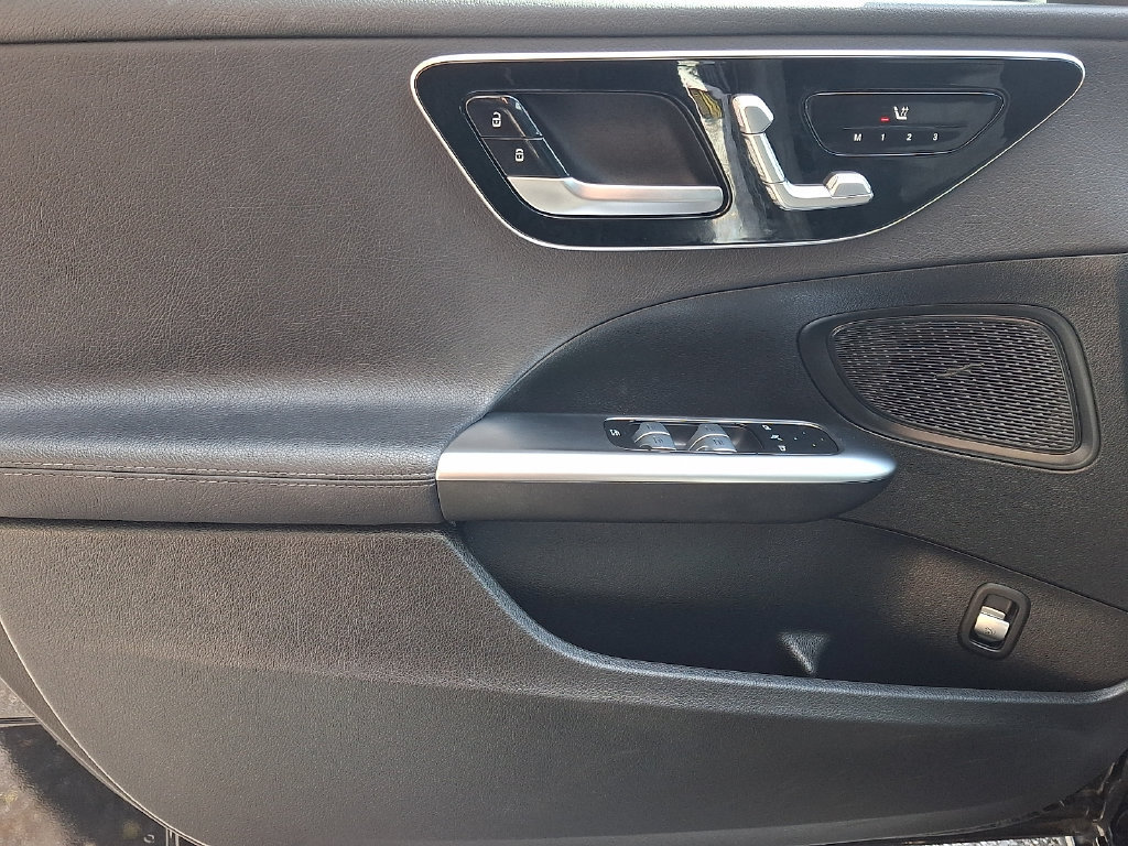 Used 2024 Mercedes-Benz C 300 4MATIC Sedan image 12