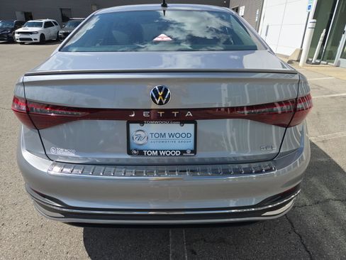 Certified 2025 Volkswagen Jetta SEL FWD image 12