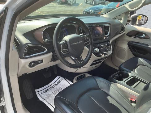 Used 2021 Chrysler Voyager Lxi image 9