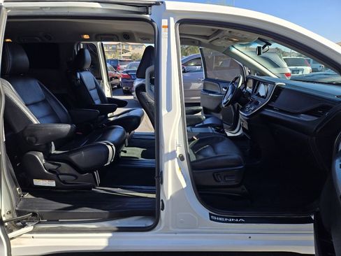 Used 2016 Toyota Sienna SE image 15