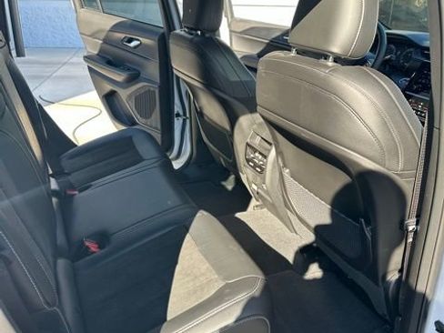 Certified 2025 Jeep Grand Cherokee Altitude image 31