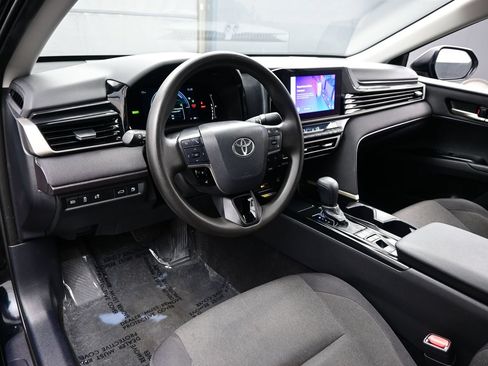 Used 2025 Toyota Camry LE FWD image 12