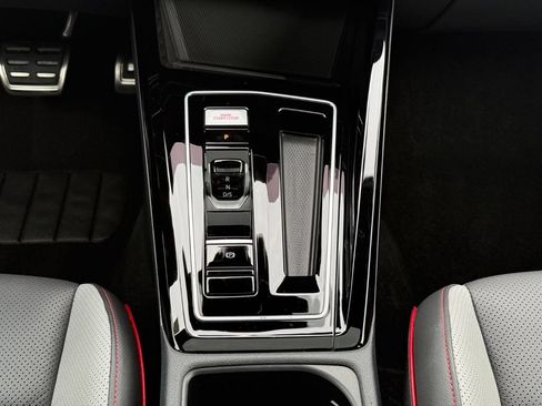 Certified 2025 Volkswagen GTI SE FWD image 13