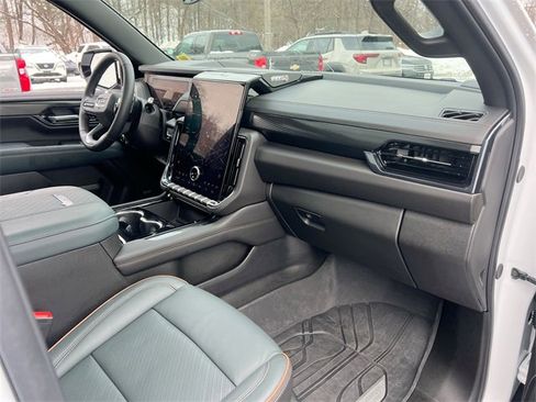 Used 2025 GMC Yukon AT4 image 30