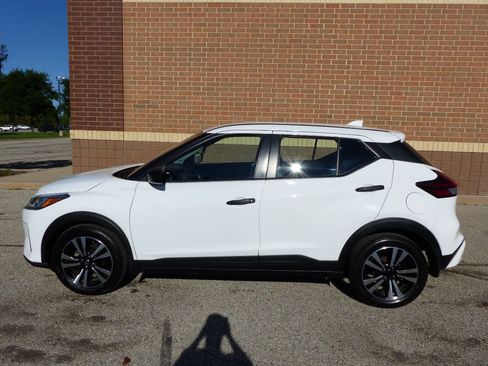 Used 2023 Nissan Kicks S FWD image 6