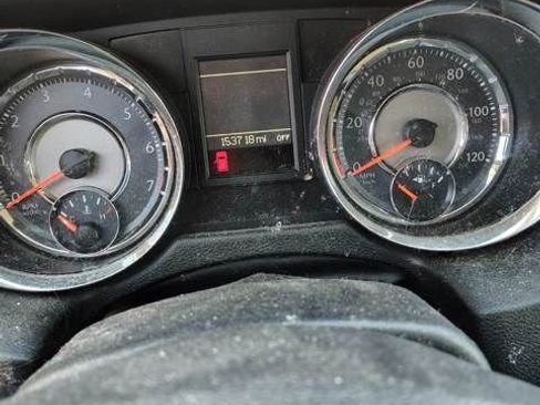 Used 2013 Chrysler Town & Country Touring-L w/ Driver Convenience Group image 2