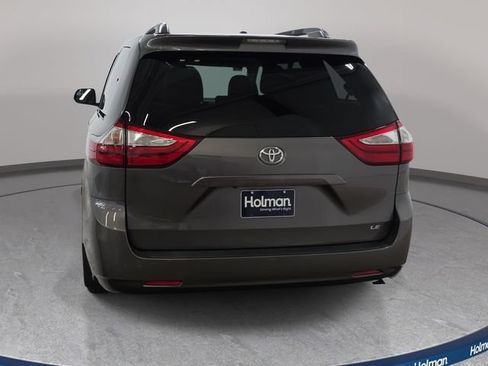Used 2016 Toyota Sienna LE w/ Protection Package FWD image 7