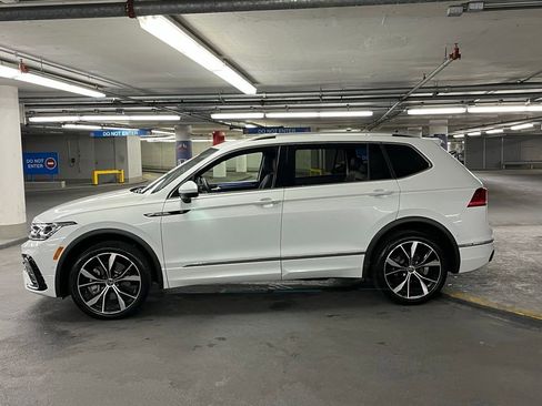 Certified 2024 Volkswagen Tiguan SEL R-Line image 32