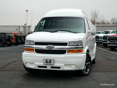 Used 2023 Chevrolet Express 2500 image 11