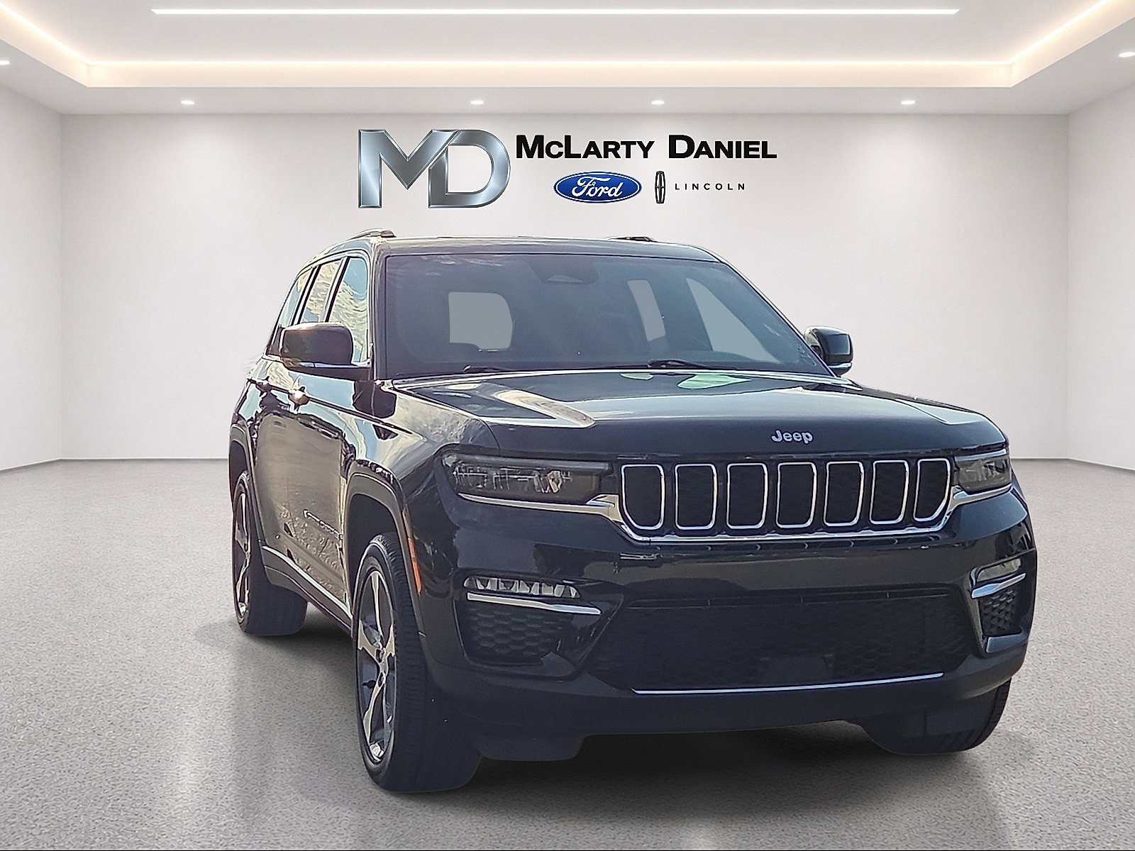 Used 2024 Jeep Grand Cherokee Limited w/ Trailer Tow Package AWD/4WD image 1