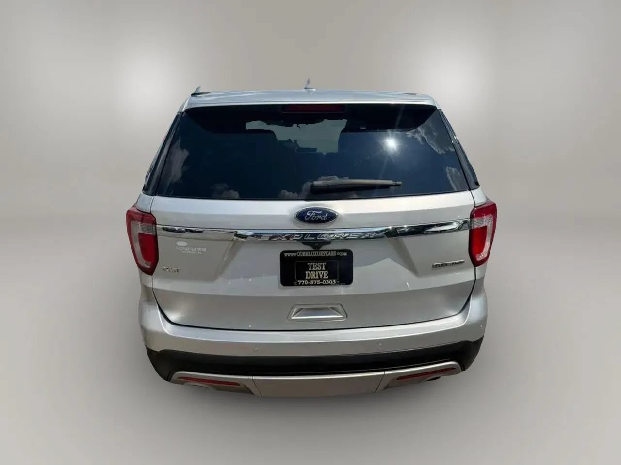 Used 2016 Ford Explorer XLT w/ Equipment Group 202A FWD image 10
