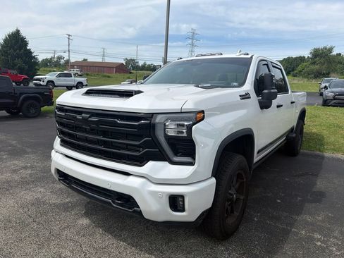 Used 2025 Chevrolet Silverado 2500 High Country w/ Technology Package AWD/4WD image 10