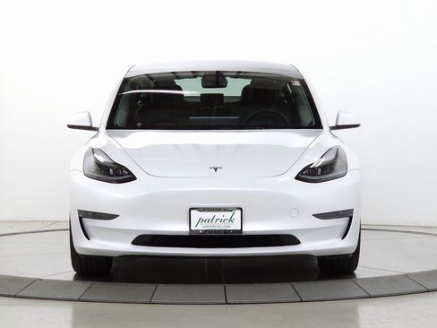Used 2023 Tesla Model 3 Standard Range image 2