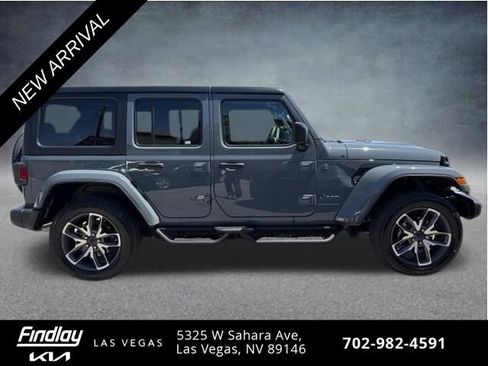 Used 2024 Jeep Wrangler Unlimited w/ Technology Group AWD/4WD image 4