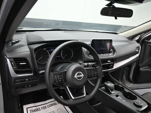 Used 2024 Nissan Rogue SV AWD/4WD image 13