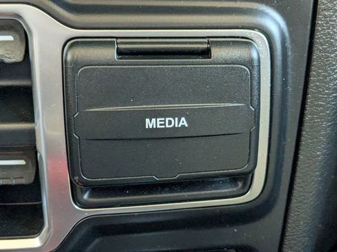 Used 2020 Jeep Wrangler Unlimited Sahara image 27