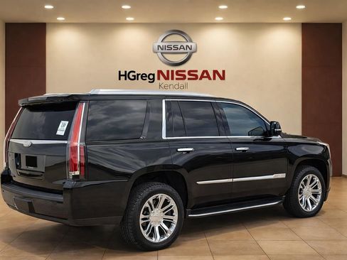 Used 2018 Cadillac Escalade 4WD image 4