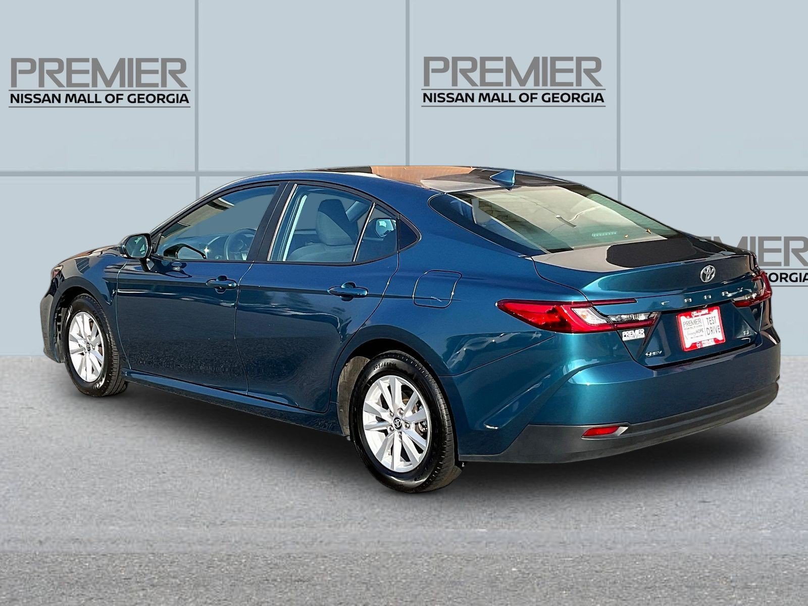 Used 2025 Toyota Camry LE FWD image 5