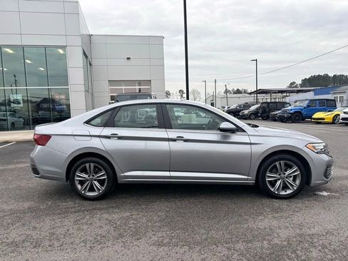 Used 2024 Volkswagen Jetta SE FWD image 5