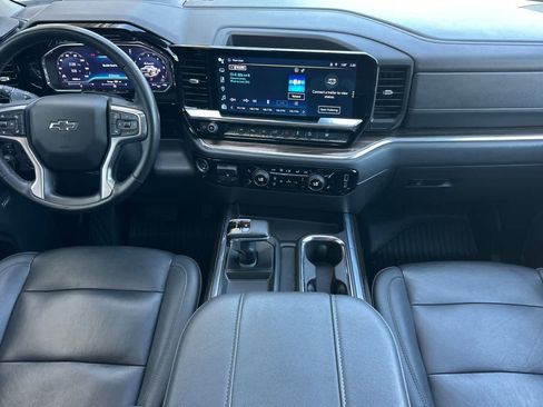 Used 2024 Chevrolet Silverado 1500 LT Trail Boss w/ LT Trail Boss Premium Package AWD/4WD image 3