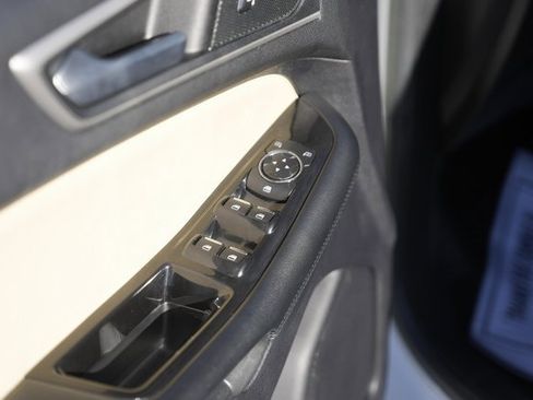 Used 2020 Ford Edge SEL image 28