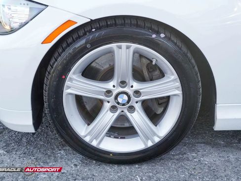 Used 2011 BMW 335i xDrive Sedan AWD/4WD image 13