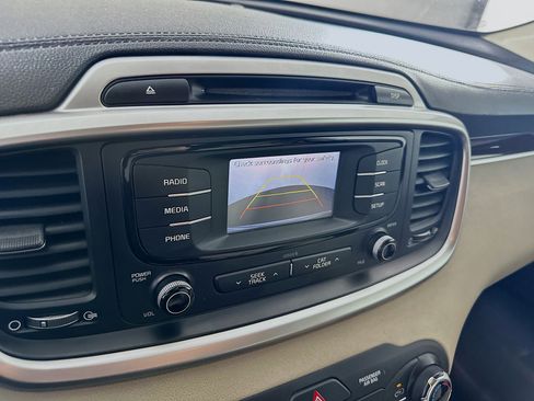 Used 2017 Kia Sorento LX image 21