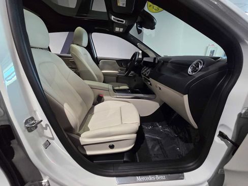 Used 2025 Mercedes-Benz GLA 250 4MATIC image 10