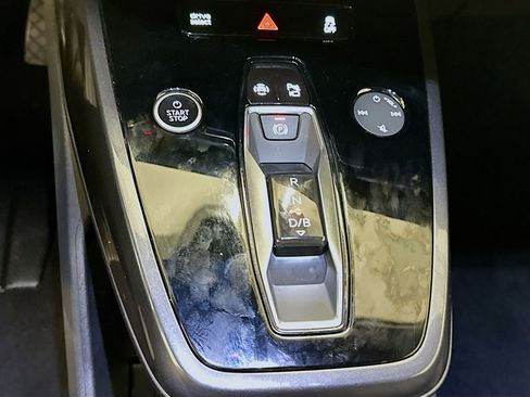 Used 2022 Audi Q4 e-tron Prestige image 25