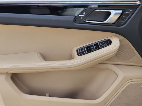 Certified 2026 Porsche Macan image 22