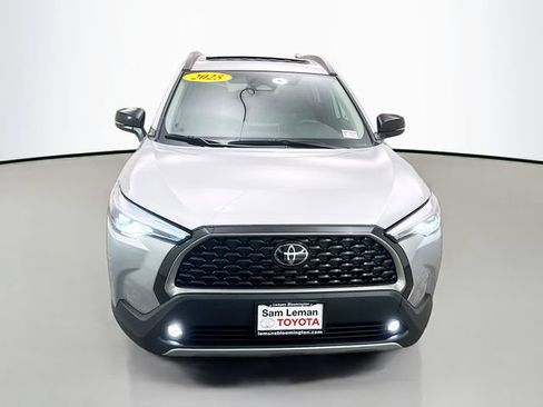 Used 2025 Toyota Corolla Cross XLE w/ Convenience Package FWD image 2