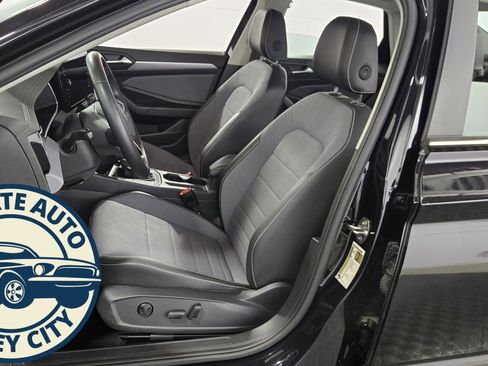 Used 2025 Volkswagen Jetta SE image 20