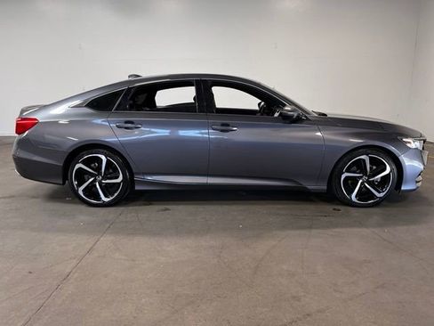 Used 2018 Honda Accord Sport image 2