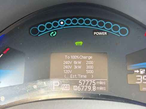 Used 2015 Nissan Leaf SV FWD image 17