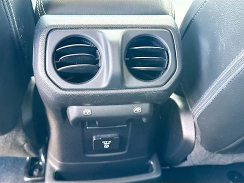 Used 2018 Jeep Wrangler Unlimited Sahara AWD/4WD image 18