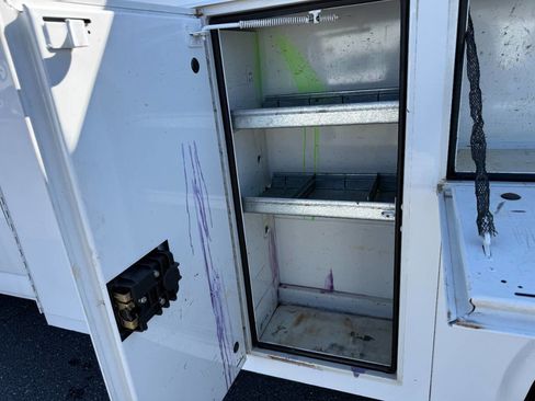 Used 2010 Chevrolet Express 3500 image 27